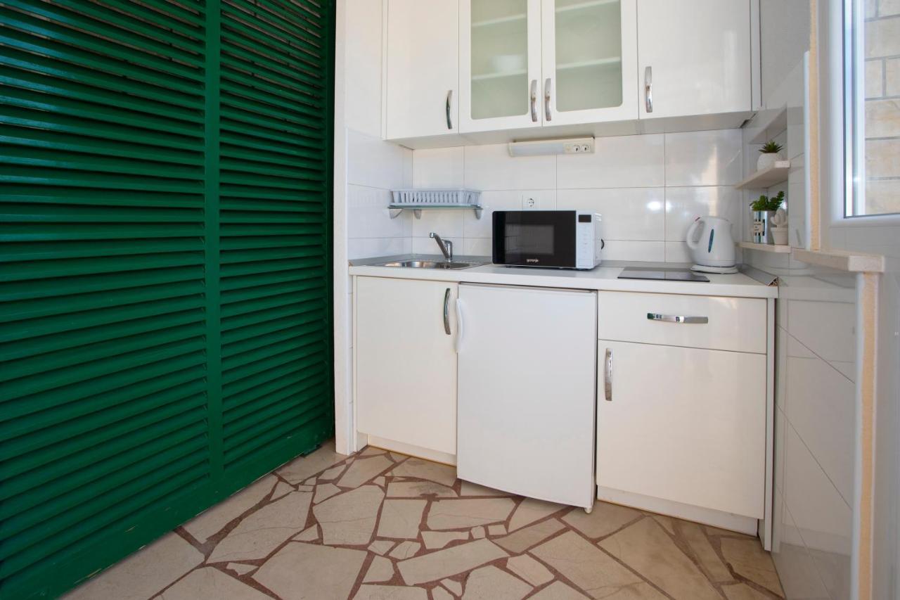 Villa Milenka - Apartmani Gorana Tučepi Exteriör bild