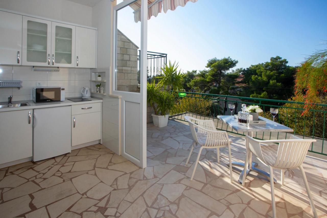 Villa Milenka - Apartmani Gorana Tučepi Exteriör bild