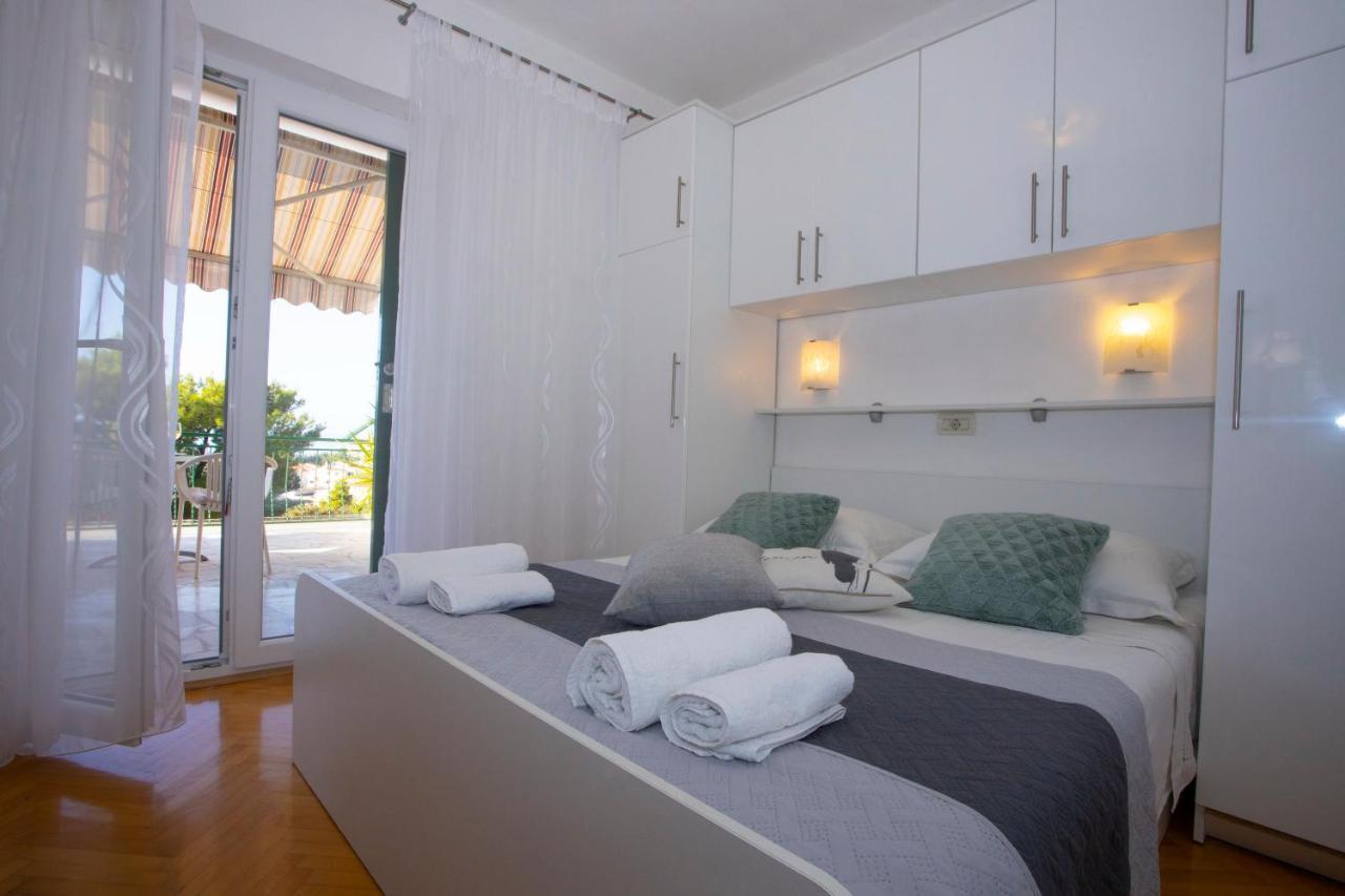 Villa Milenka - Apartmani Gorana Tučepi Exteriör bild