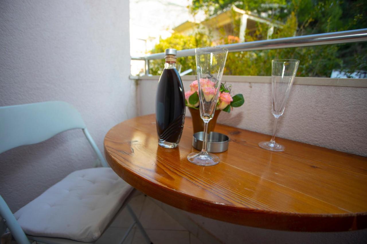 Villa Milenka - Apartmani Gorana Tučepi Exteriör bild
