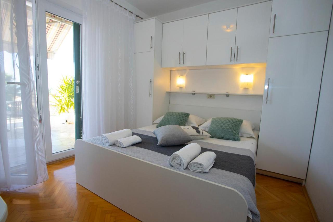 Villa Milenka - Apartmani Gorana Tučepi Exteriör bild