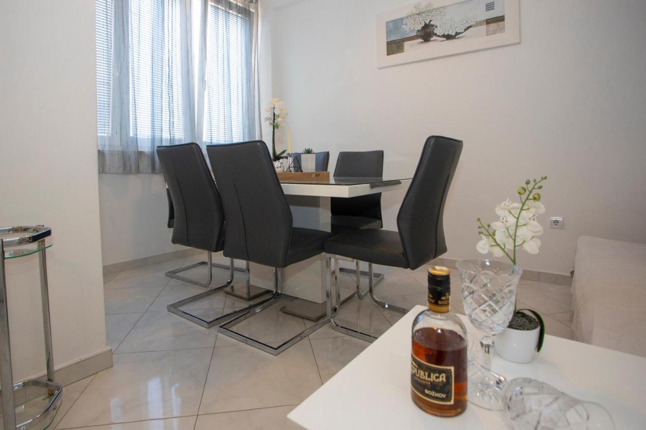 Villa Milenka - Apartmani Gorana Tučepi Exteriör bild