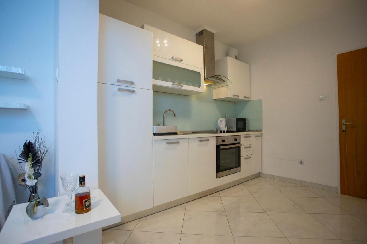 Villa Milenka - Apartmani Gorana Tučepi Exteriör bild