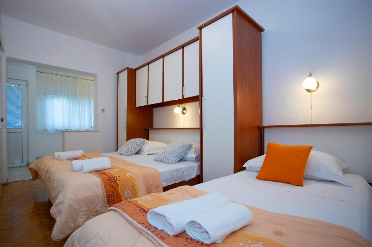 Villa Milenka - Apartmani Gorana Tučepi Exteriör bild