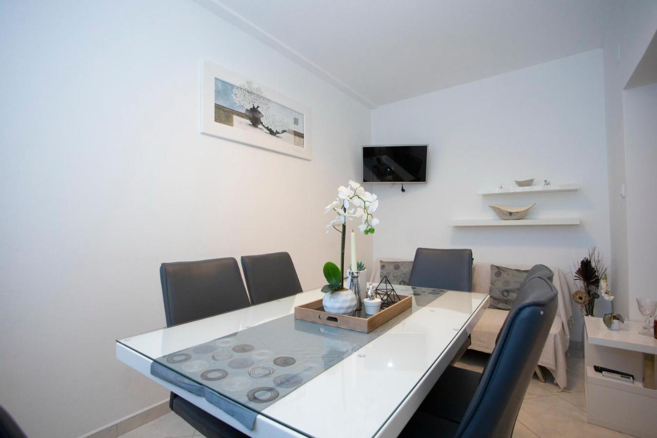 Villa Milenka - Apartmani Gorana Tučepi Exteriör bild