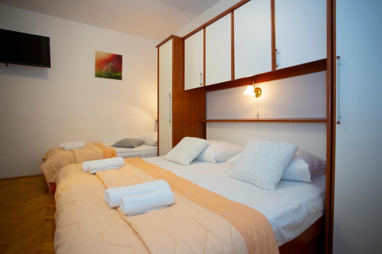 Villa Milenka - Apartmani Gorana Tučepi Exteriör bild