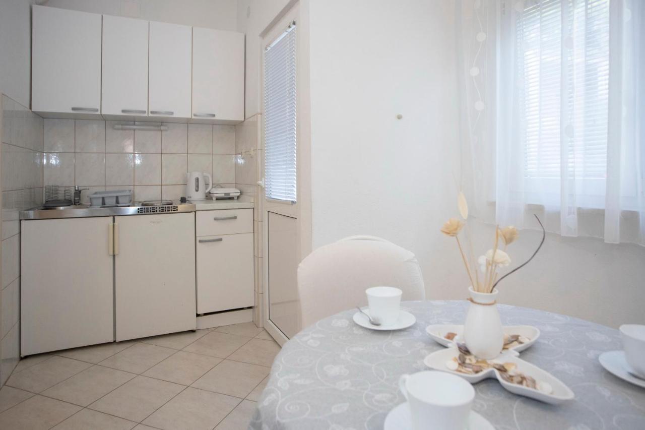 Villa Milenka - Apartmani Gorana Tučepi Exteriör bild