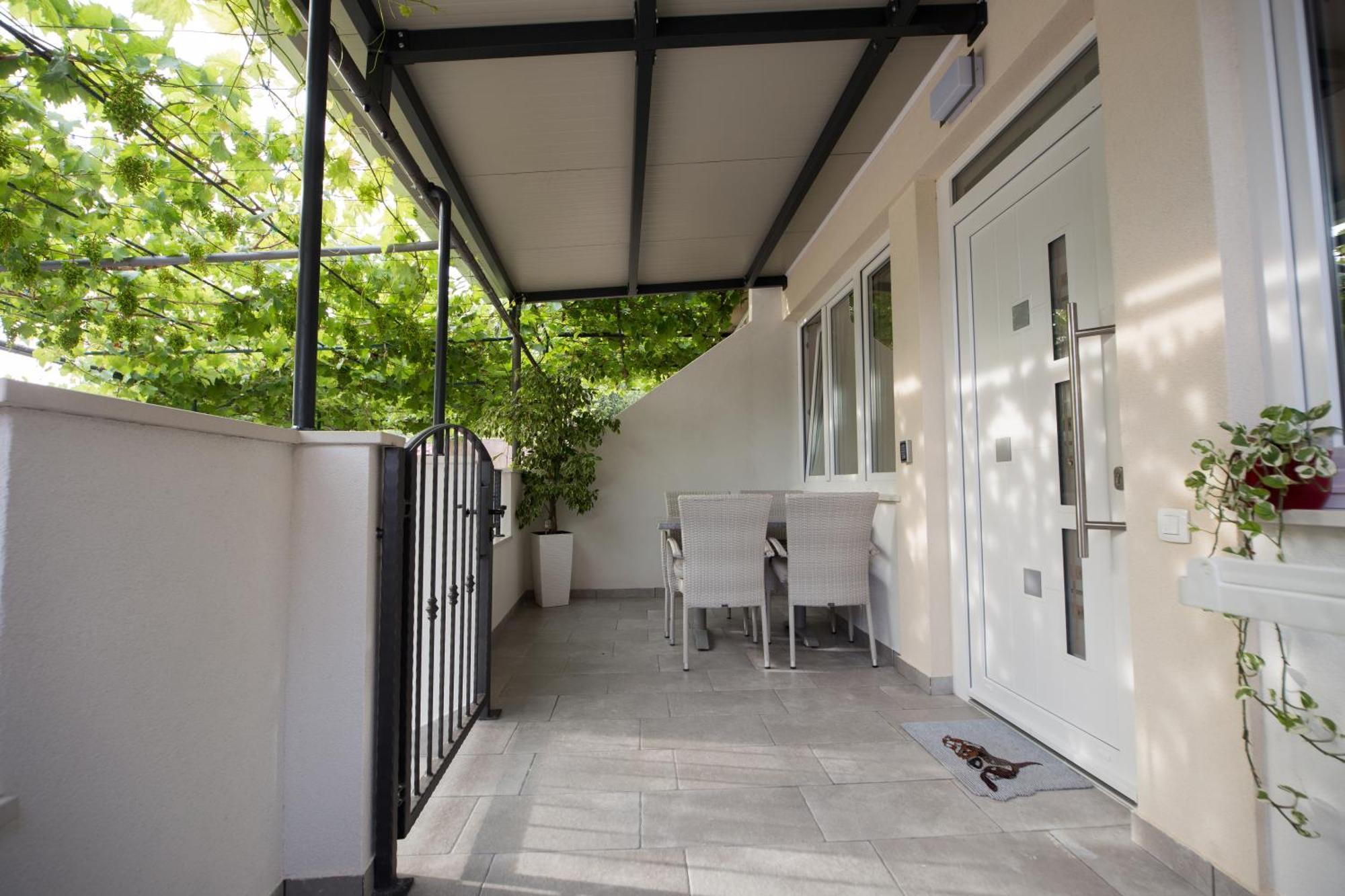 Villa Milenka - Apartmani Gorana Tučepi Rum bild