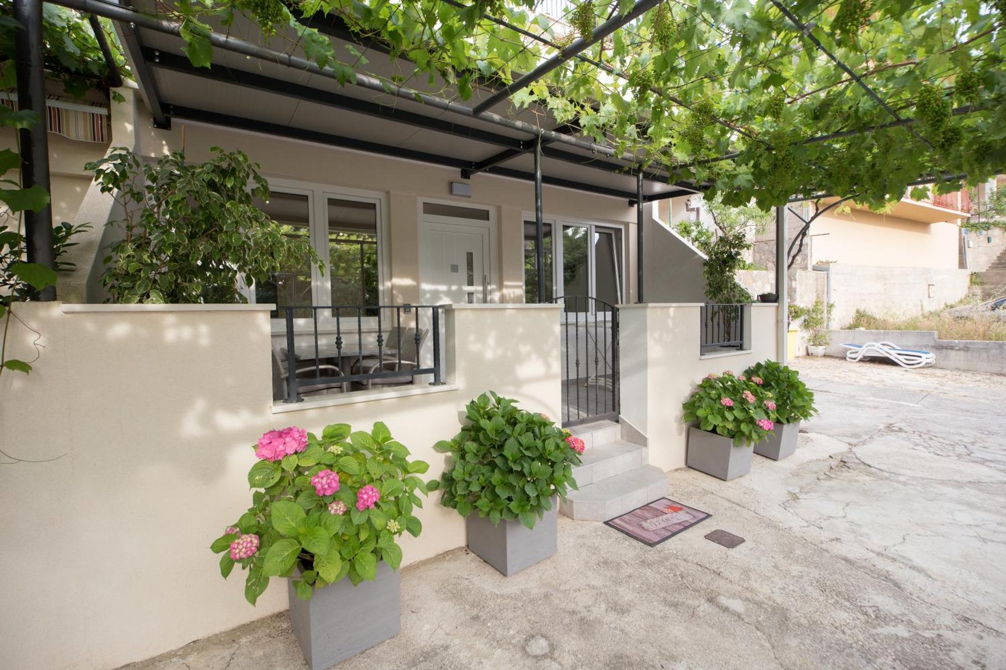 Villa Milenka - Apartmani Gorana Tučepi Rum bild