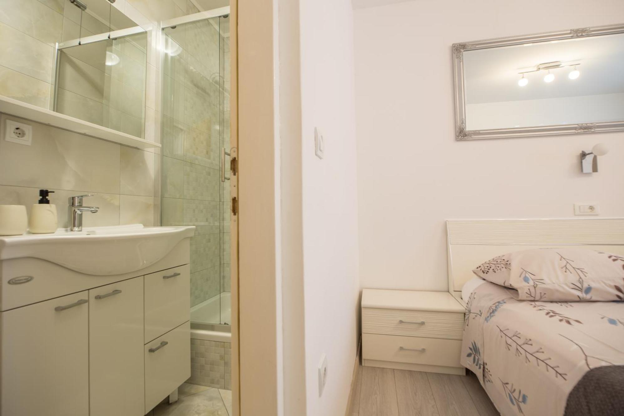 Villa Milenka - Apartmani Gorana Tučepi Rum bild
